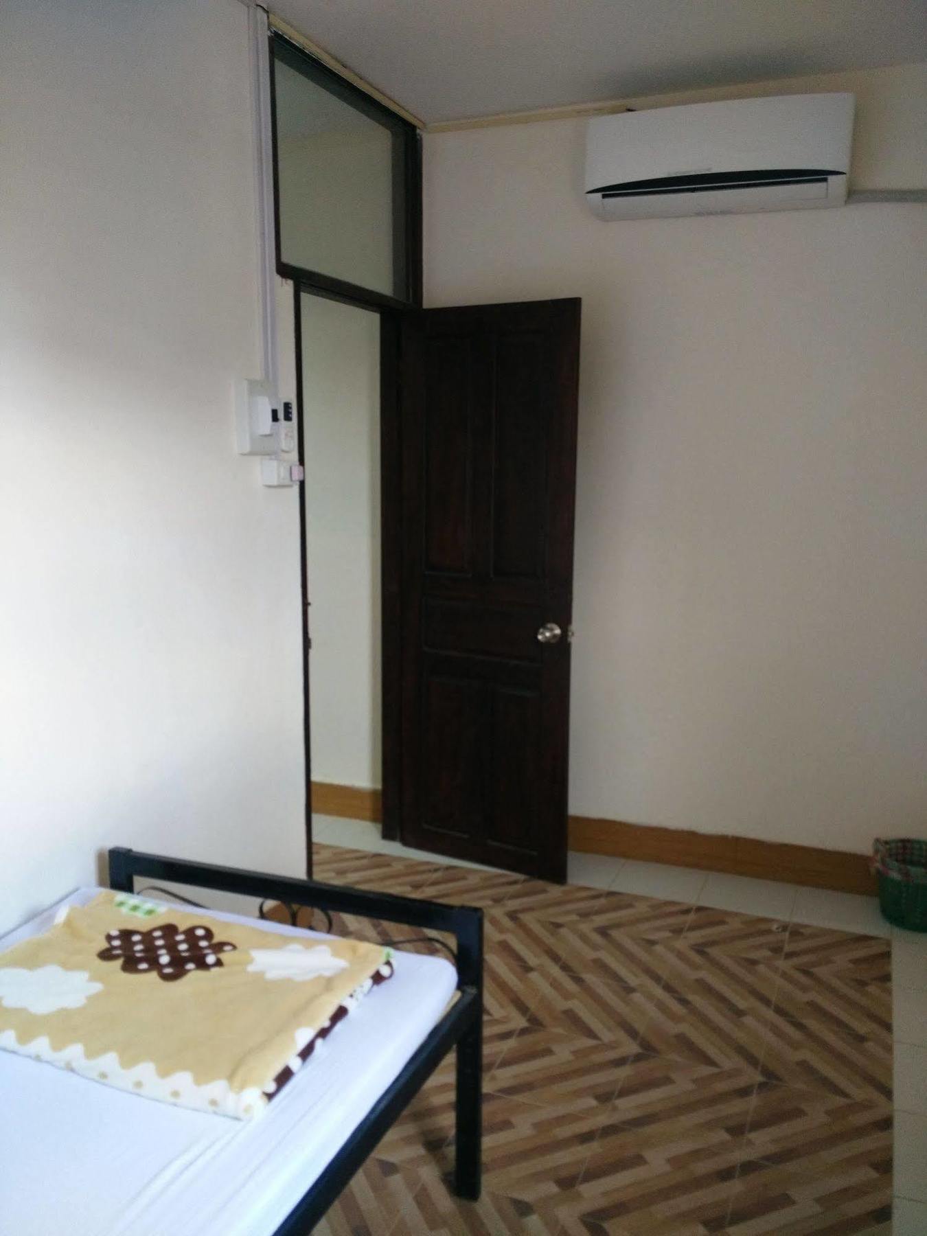 Orange Backpacker Hostel Вьентьян Экстерьер фото